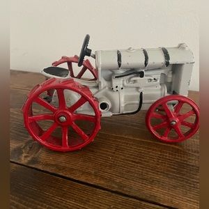 1920s Fordson Model F Toy Tractor Ertl Diecast 1:16 Scale Red White Grey